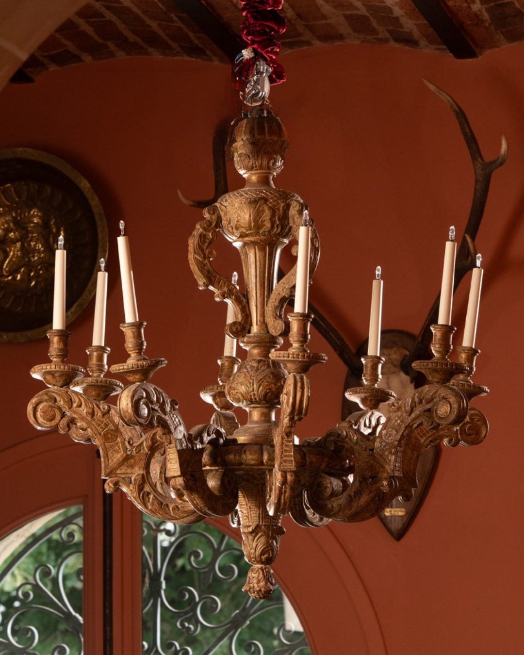 Lustre en bois doré  d'époque Louis XIV