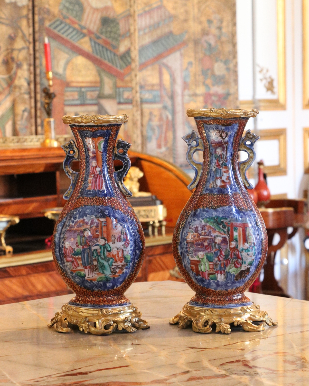 Paire de vases en porcelaine de Chine