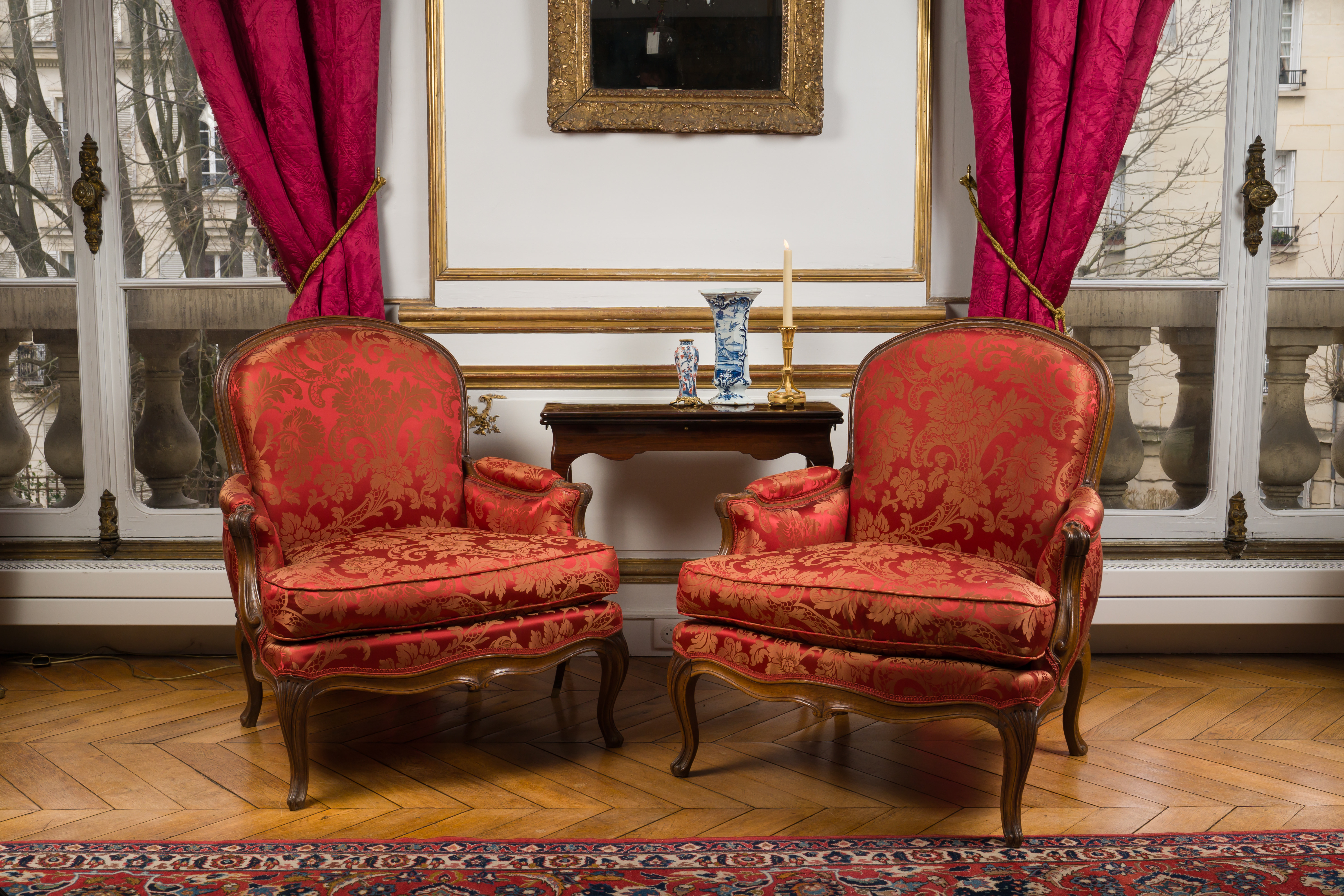 Paire de bergères à la reine en bois naturel d'époque Louis XV