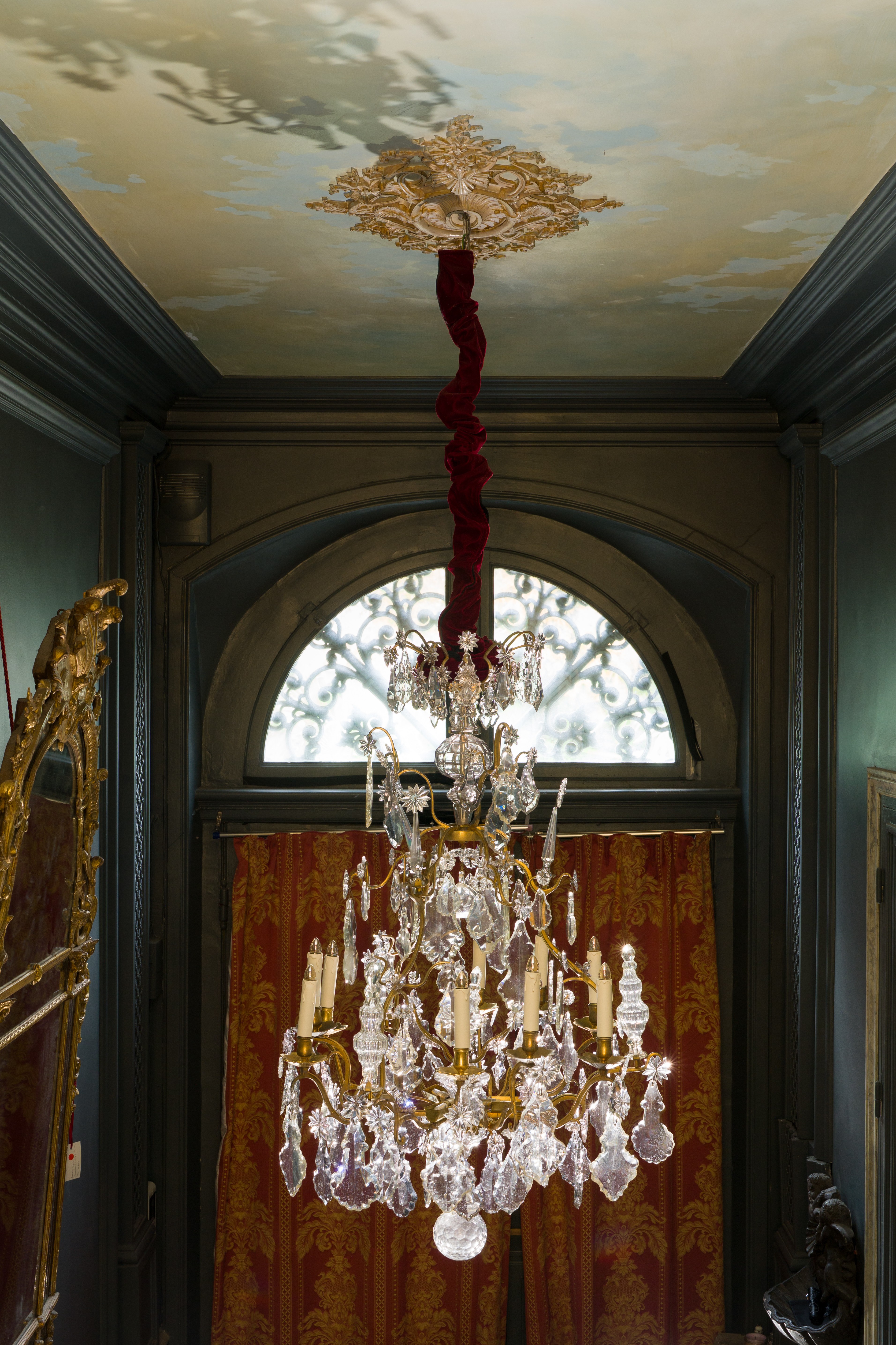 Lustre cage Louis XV à neuf bras de lumières en bronze doré