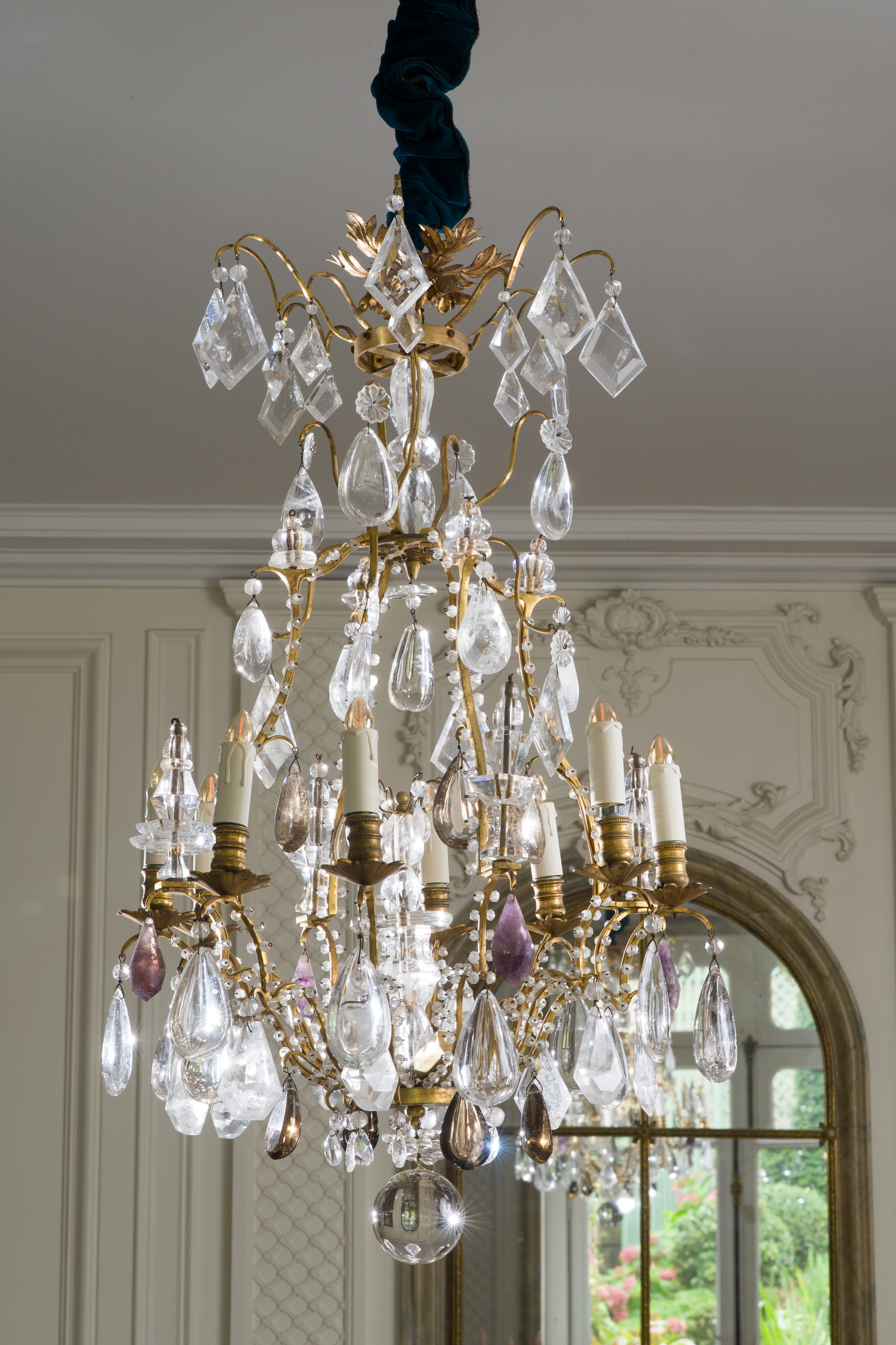 Lustre cage en bronze doré à huit bras de lumières