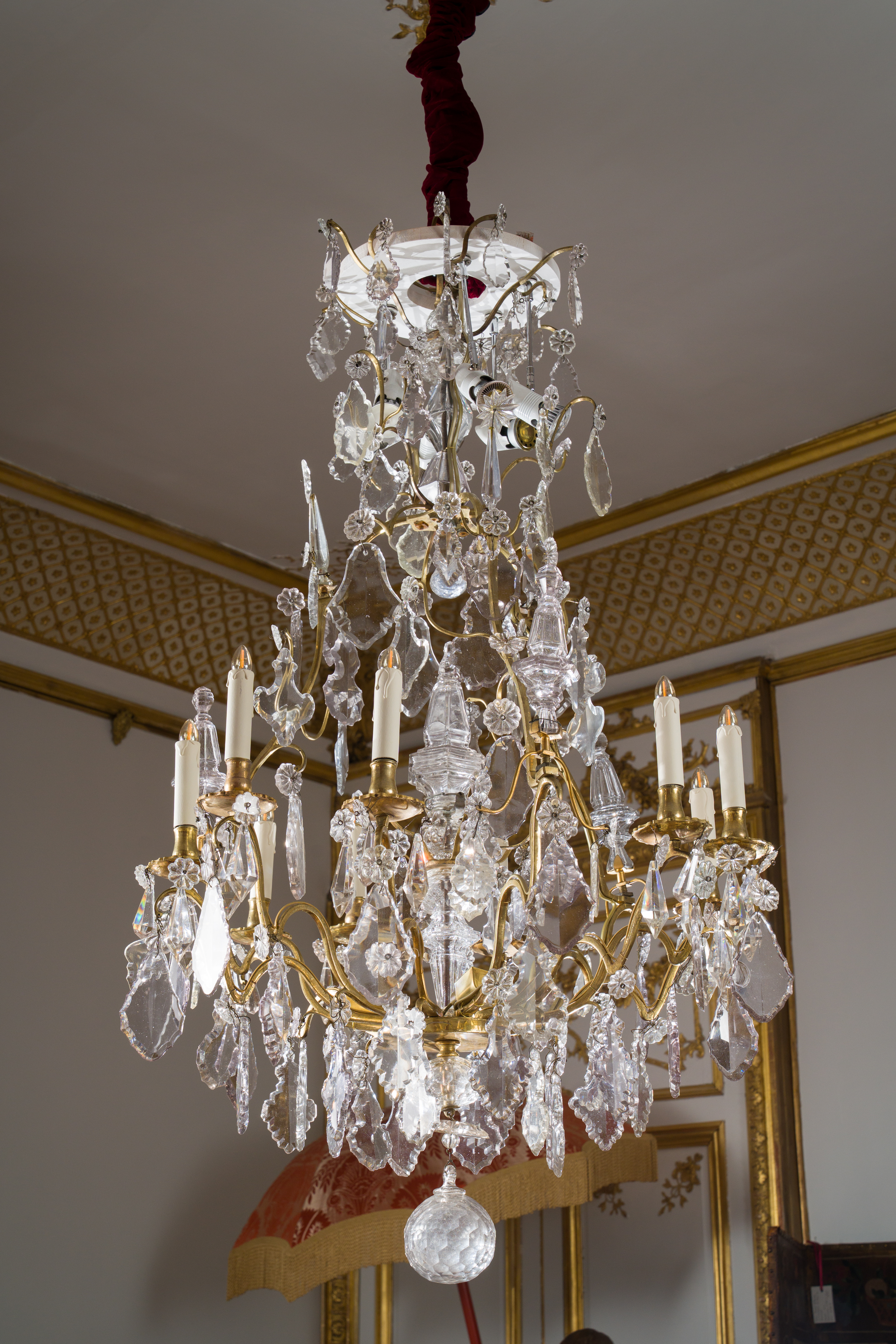 Lustre Louis XV en cristal et bronze doré à neuf bras de lumière