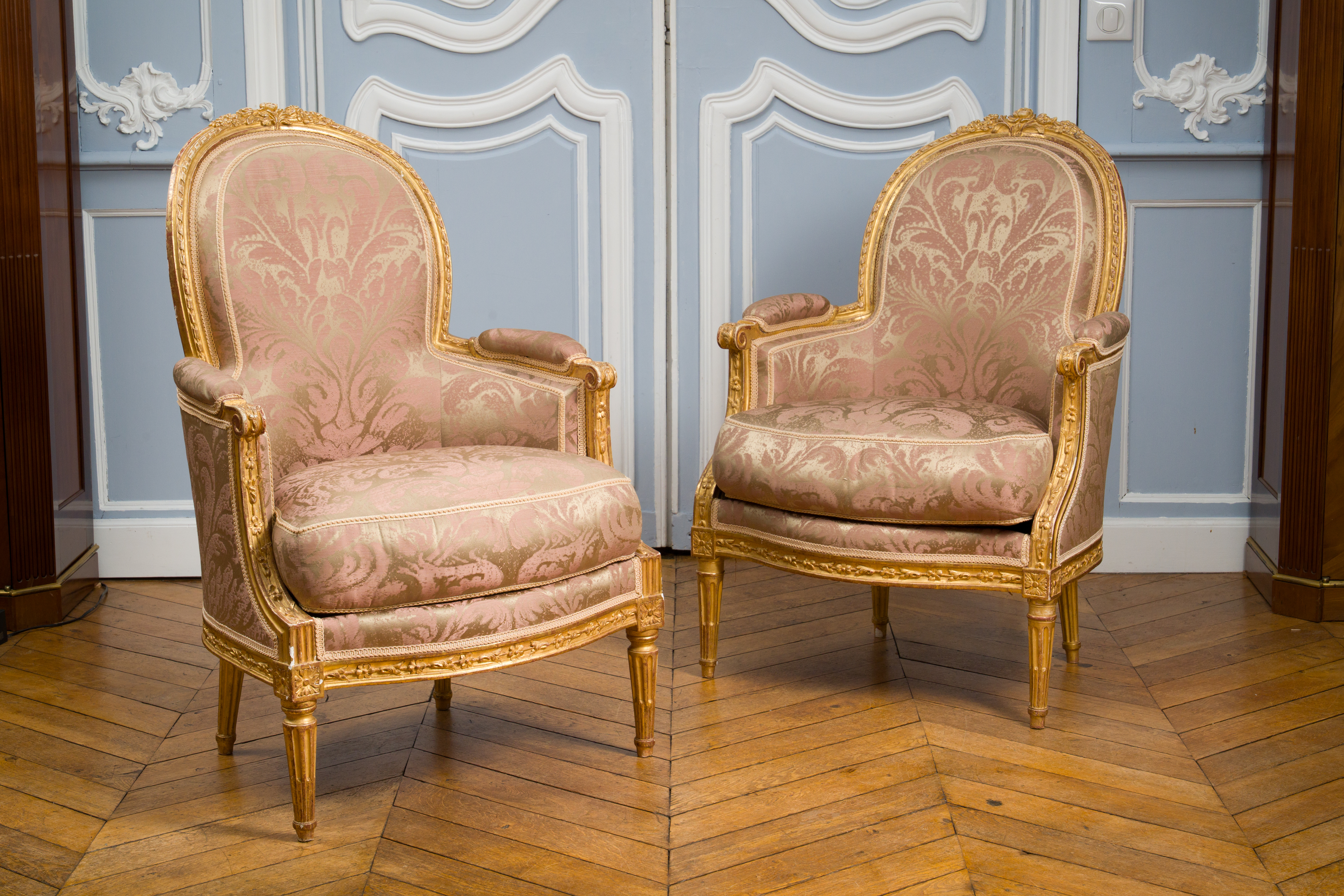 Paire de bergères Louis XVI, estampillée Antoine GAILLIARD