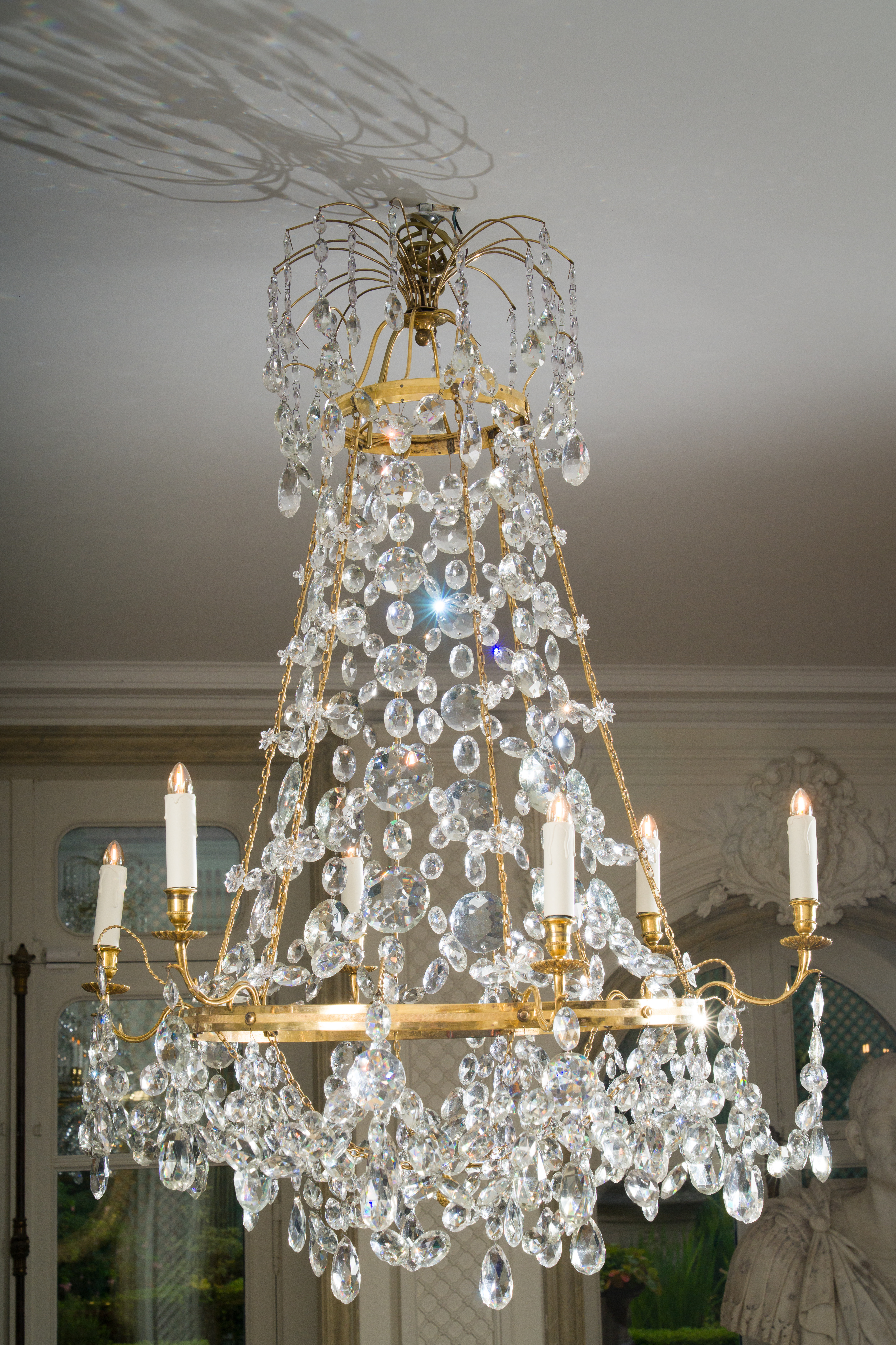Lustre Louis XVI en cristal et bronze doré à six bras de lumière