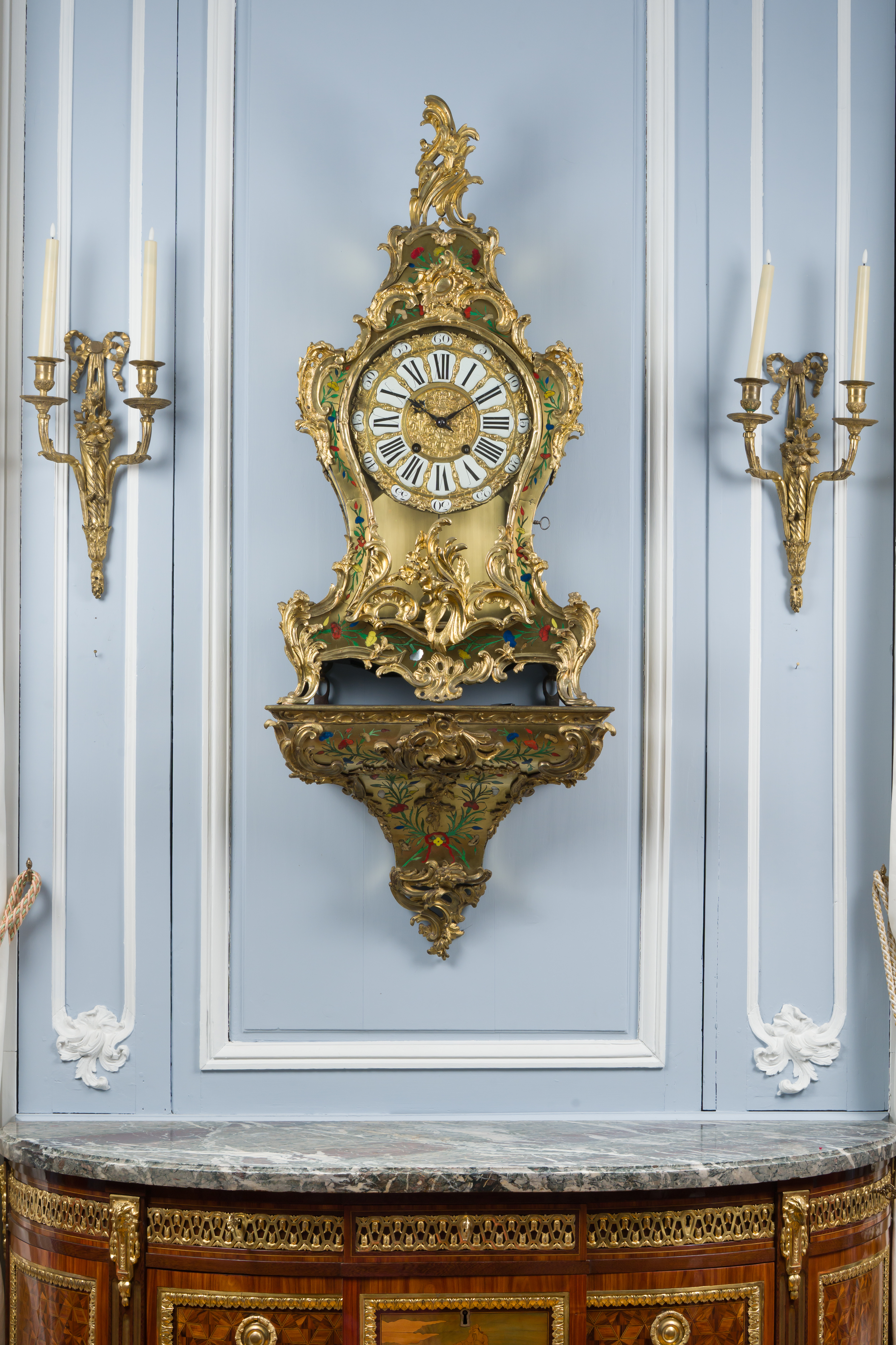 Impressionnant cartel et sa console « aux cinq couleurs »