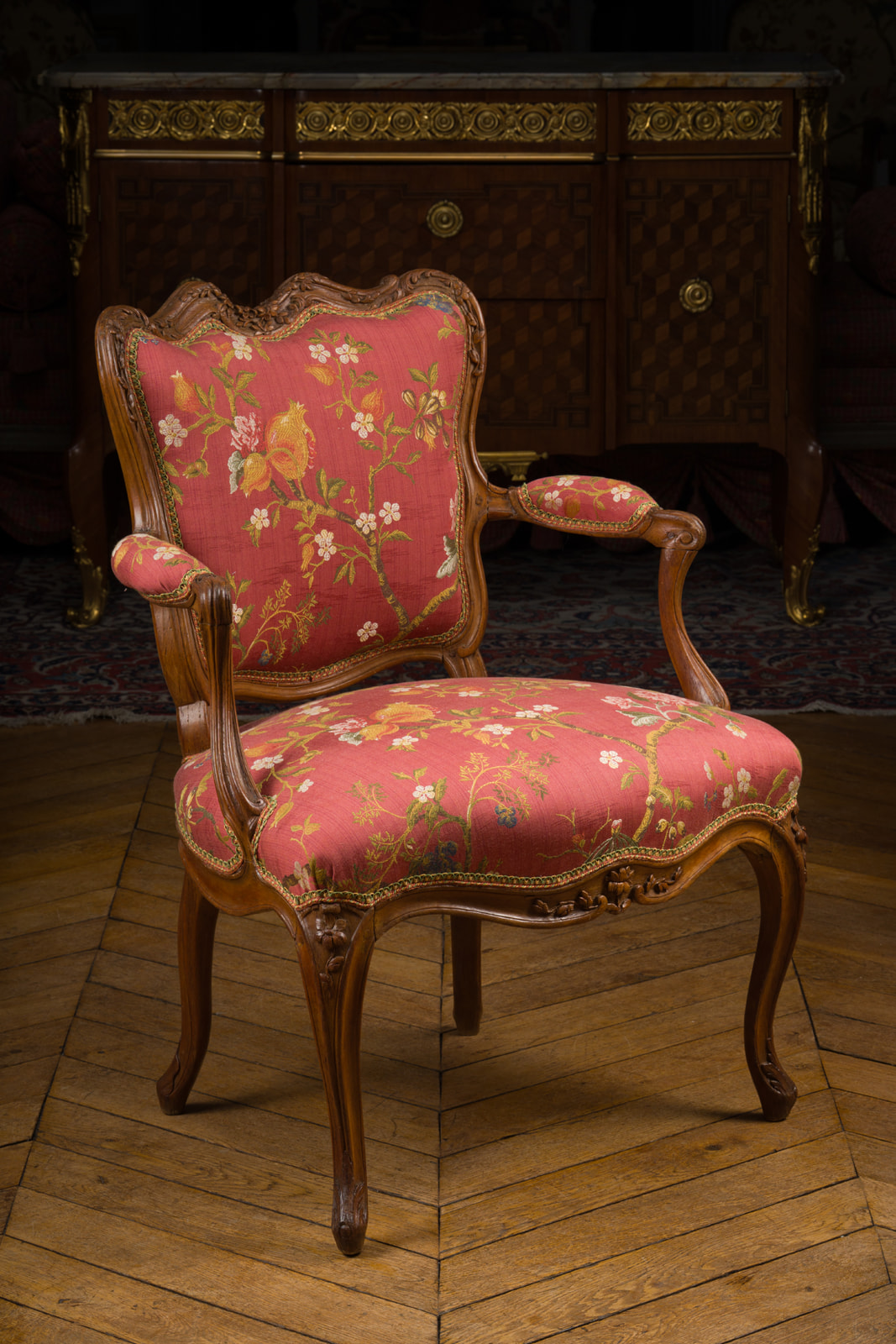 Fauteuil à coiffer d'époque Louis XV, estampillé Pierre Bara.