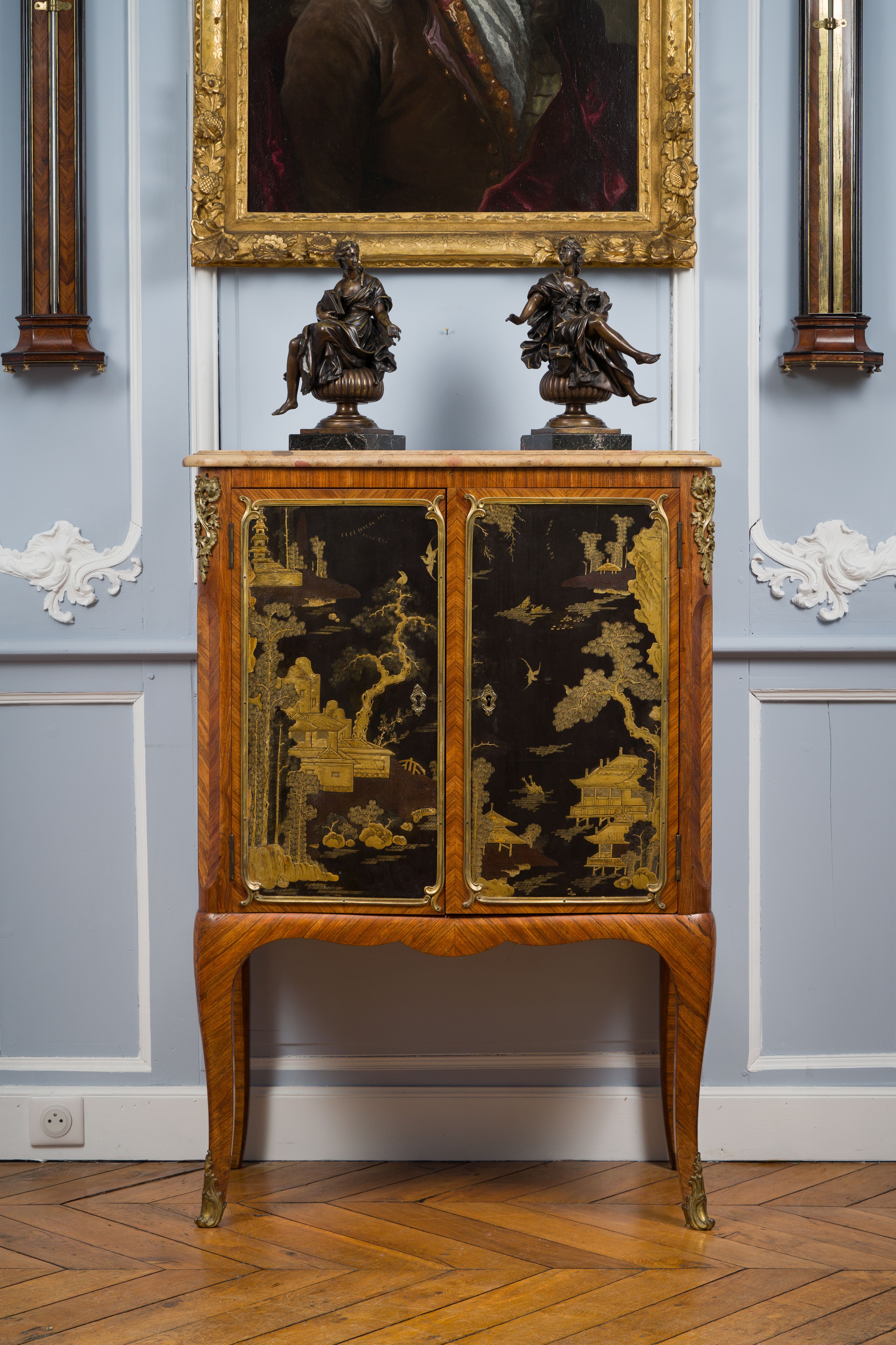 Rare secrétaire orné de panneaux en laque de Chine estampillé Delorme