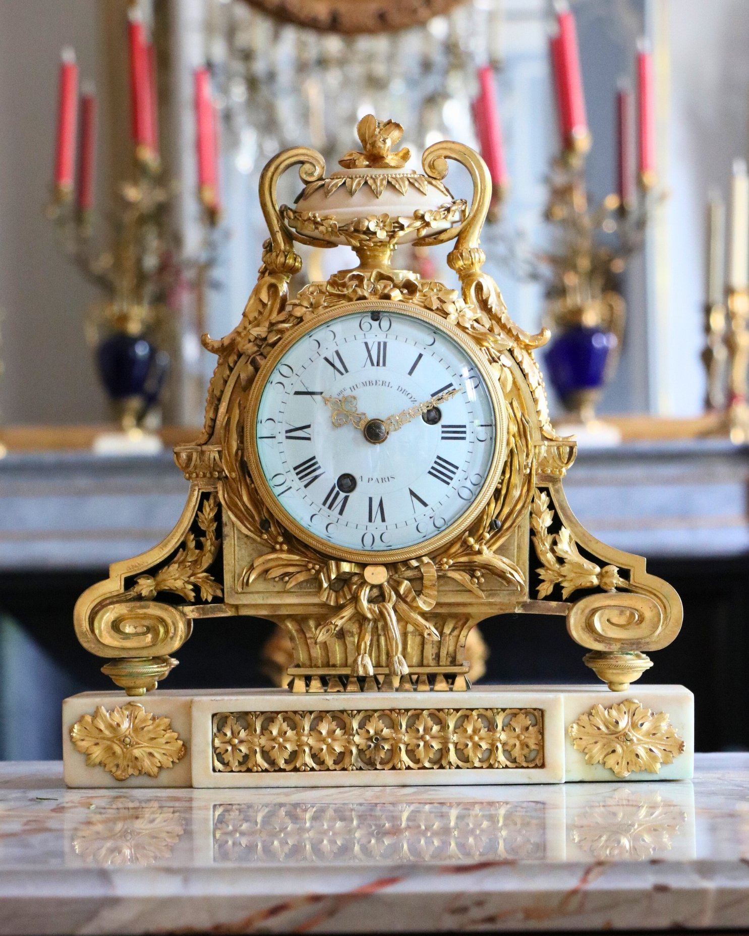 Pendule en bronze doré Louis XVI 