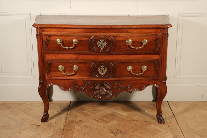 Commode provençale Nîmes époque Louis XV noyer