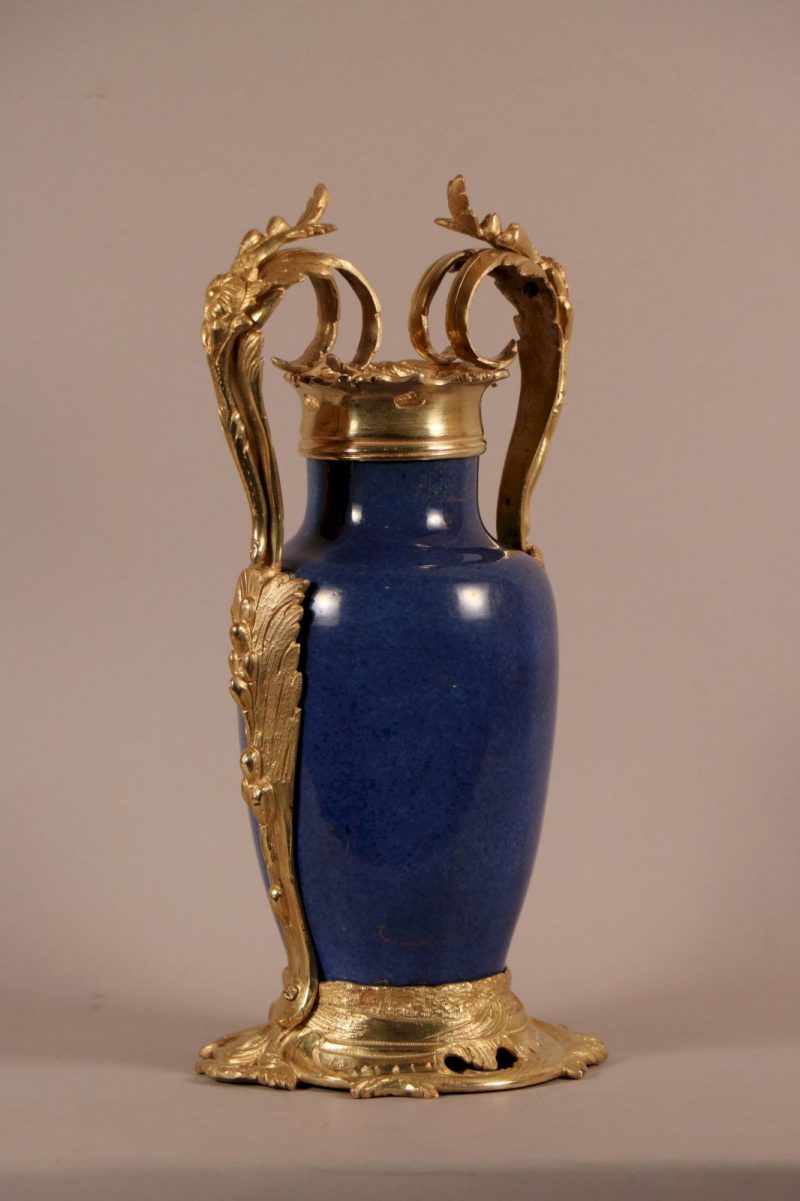 Vase en porcelaine de Chine et similor, vers 1750