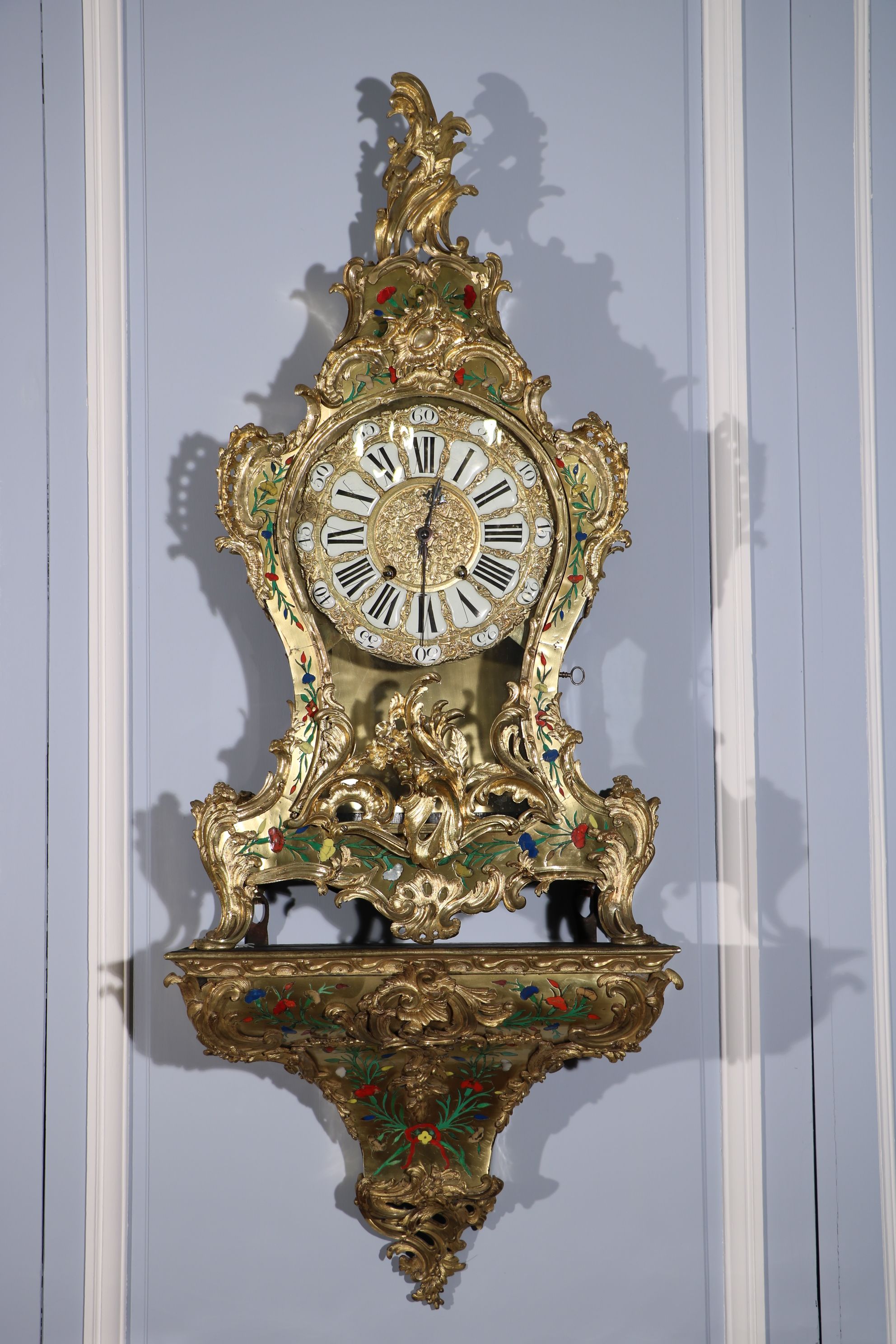 Impressionnant cartel et sa console « aux cinq couleurs »