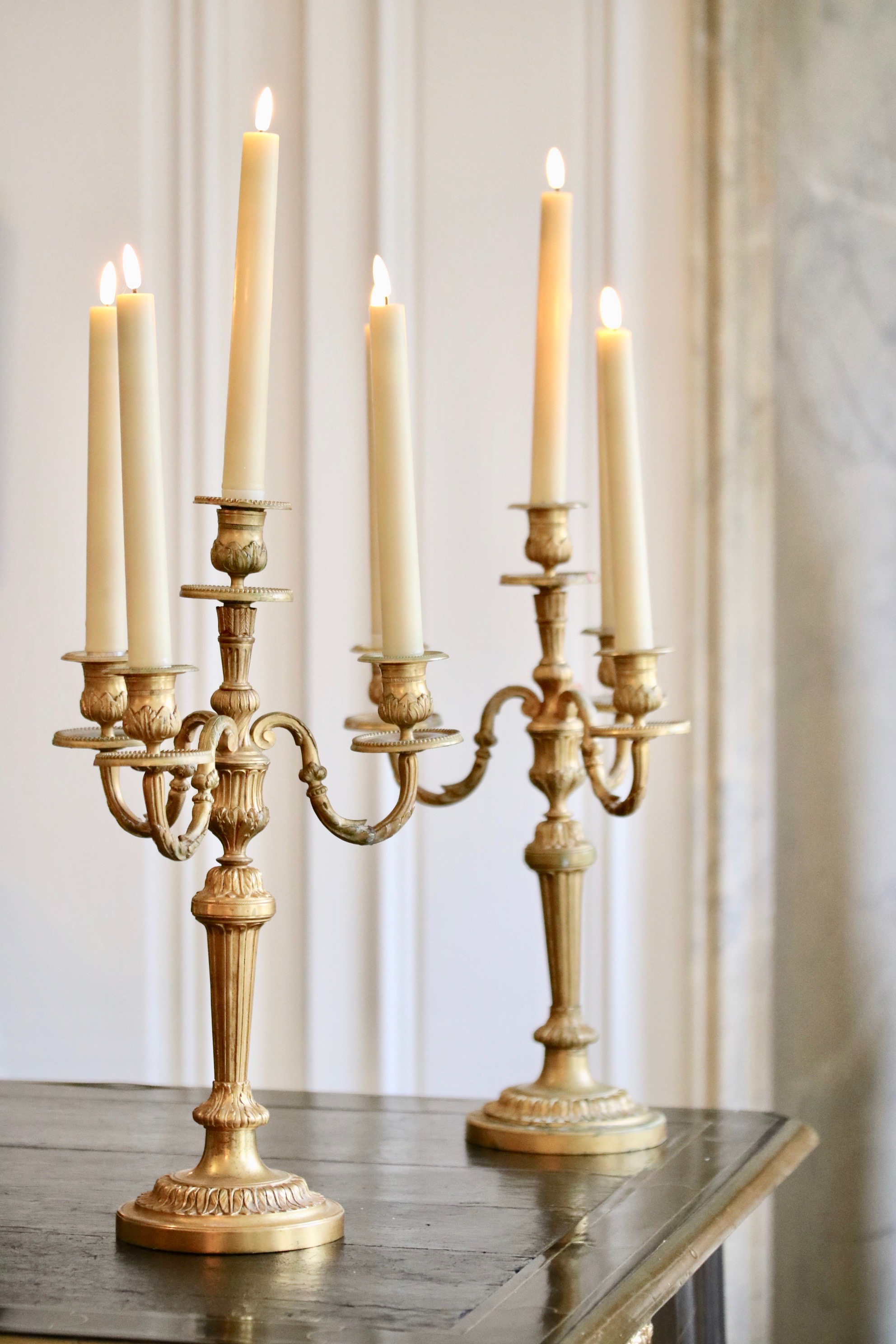 Paire de candélabres de style Louis XVI