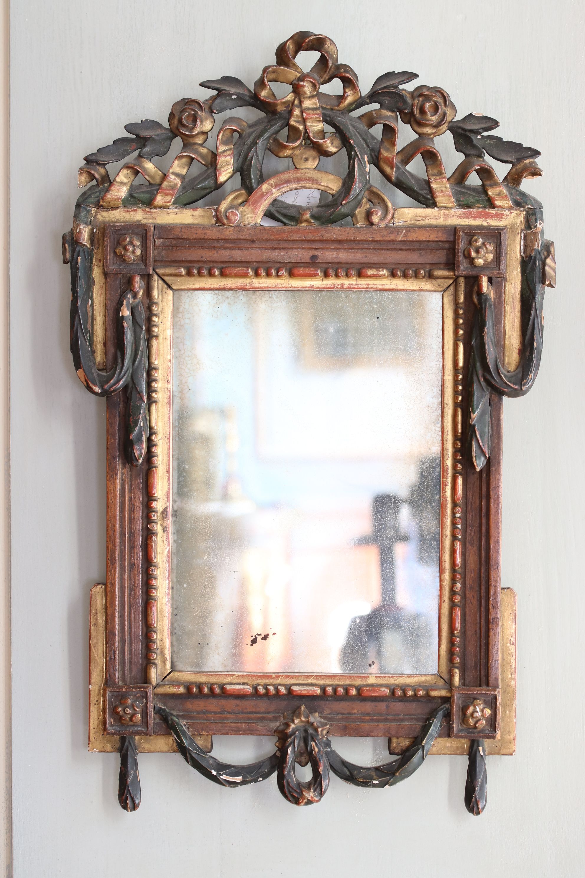 Miroir doré à guirlandes peintes au naturel