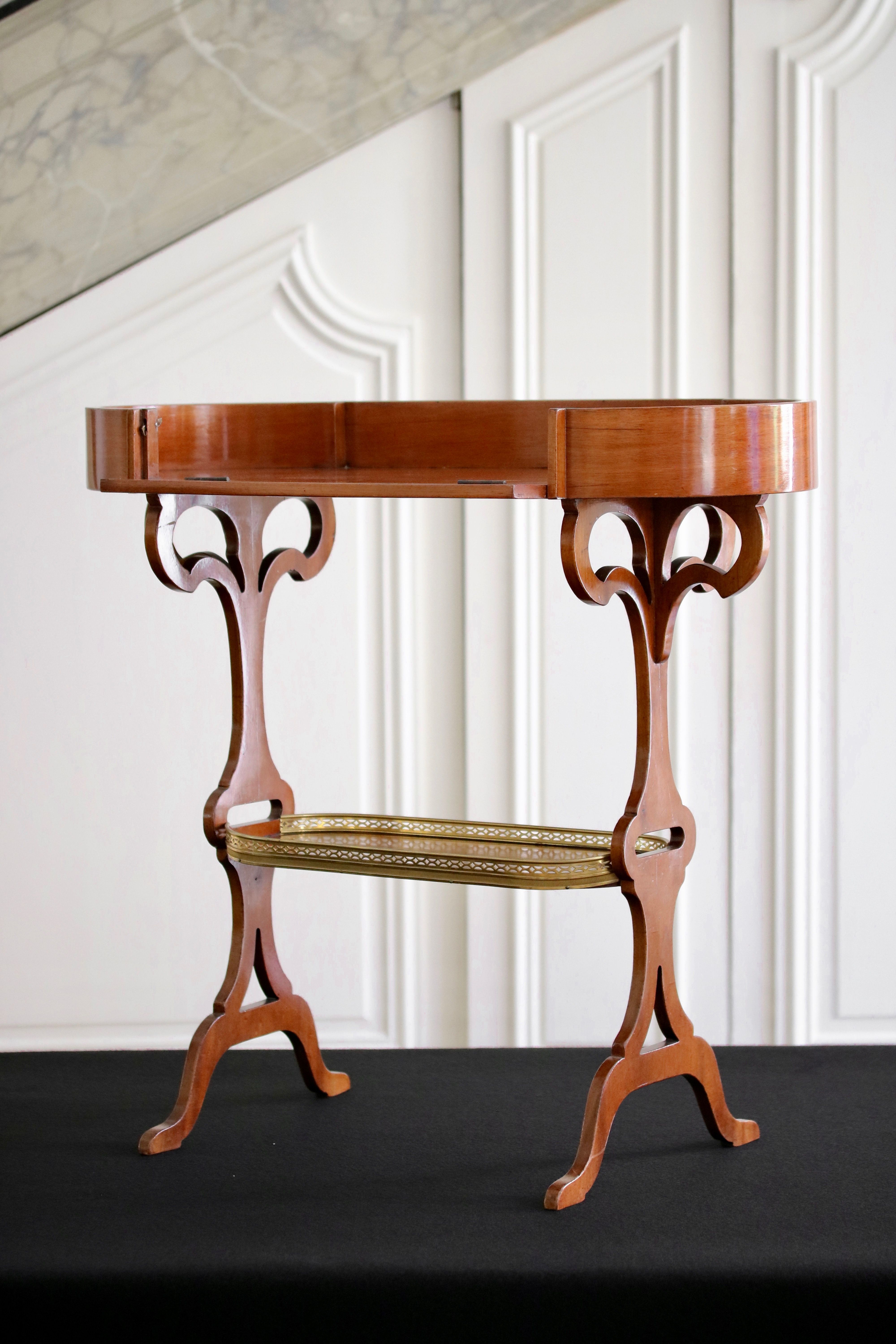 Tricoteuse en acajou 