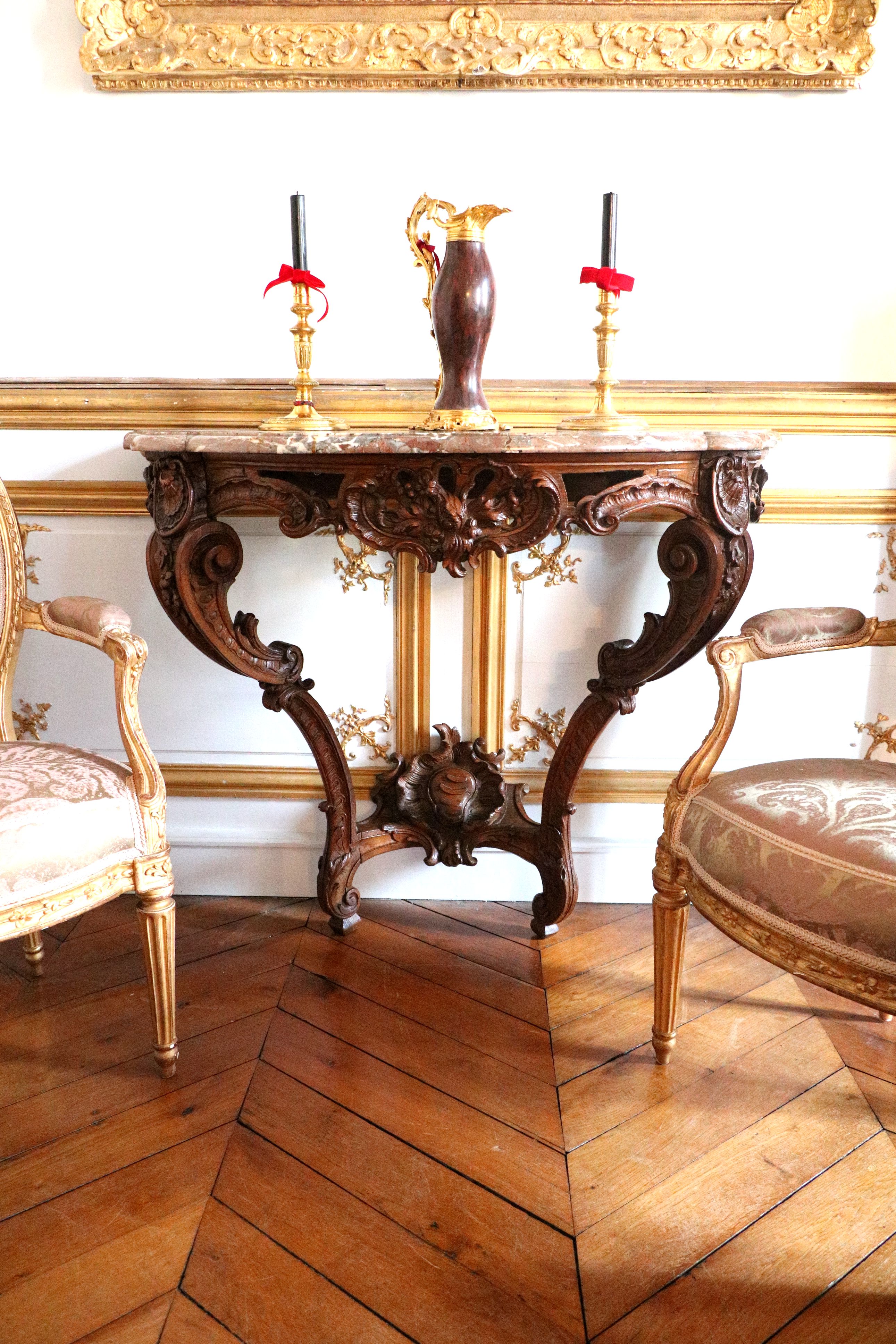 Console en bois sculpté d'époque Régence