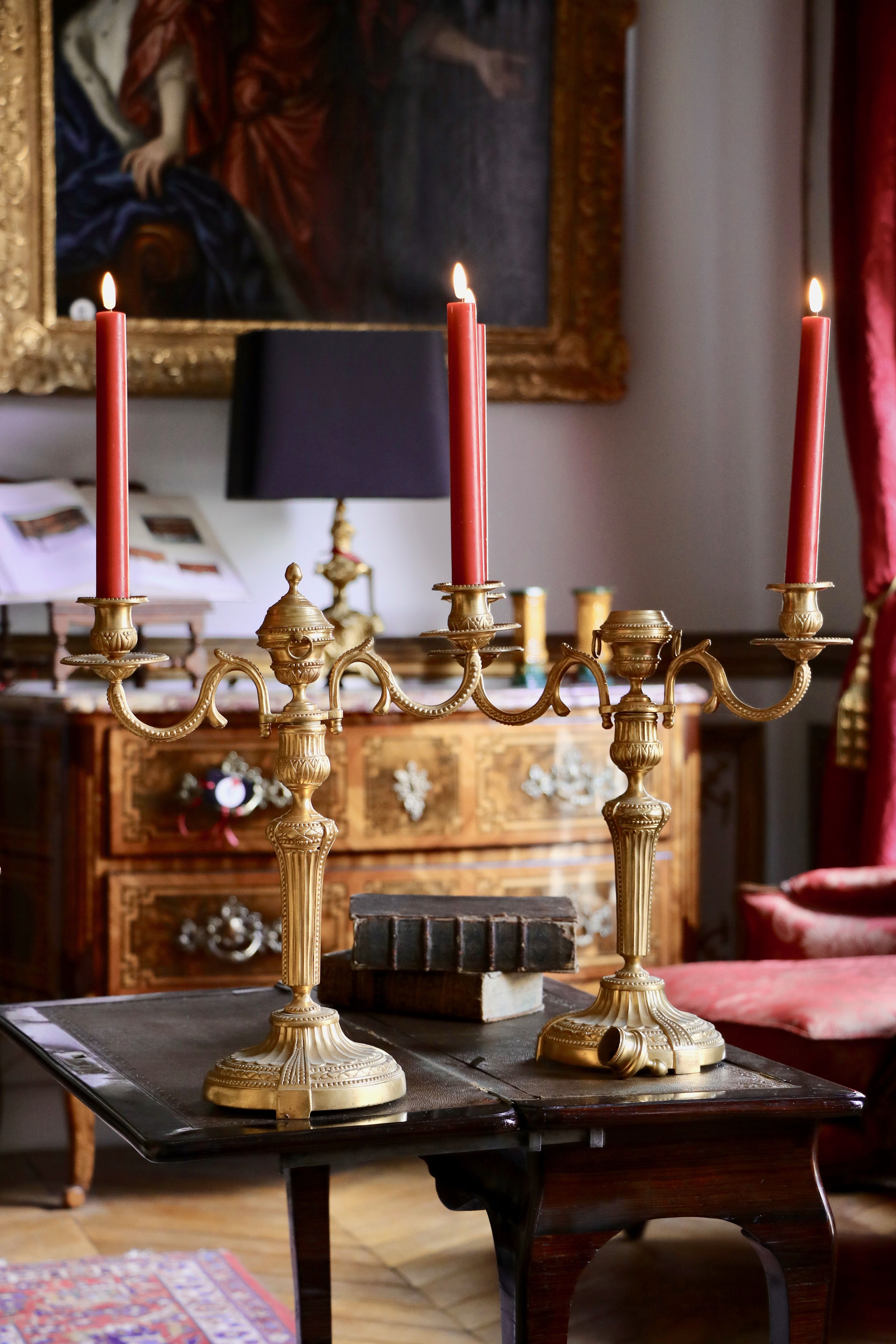 Paire de candélabres à trois bras de lumières