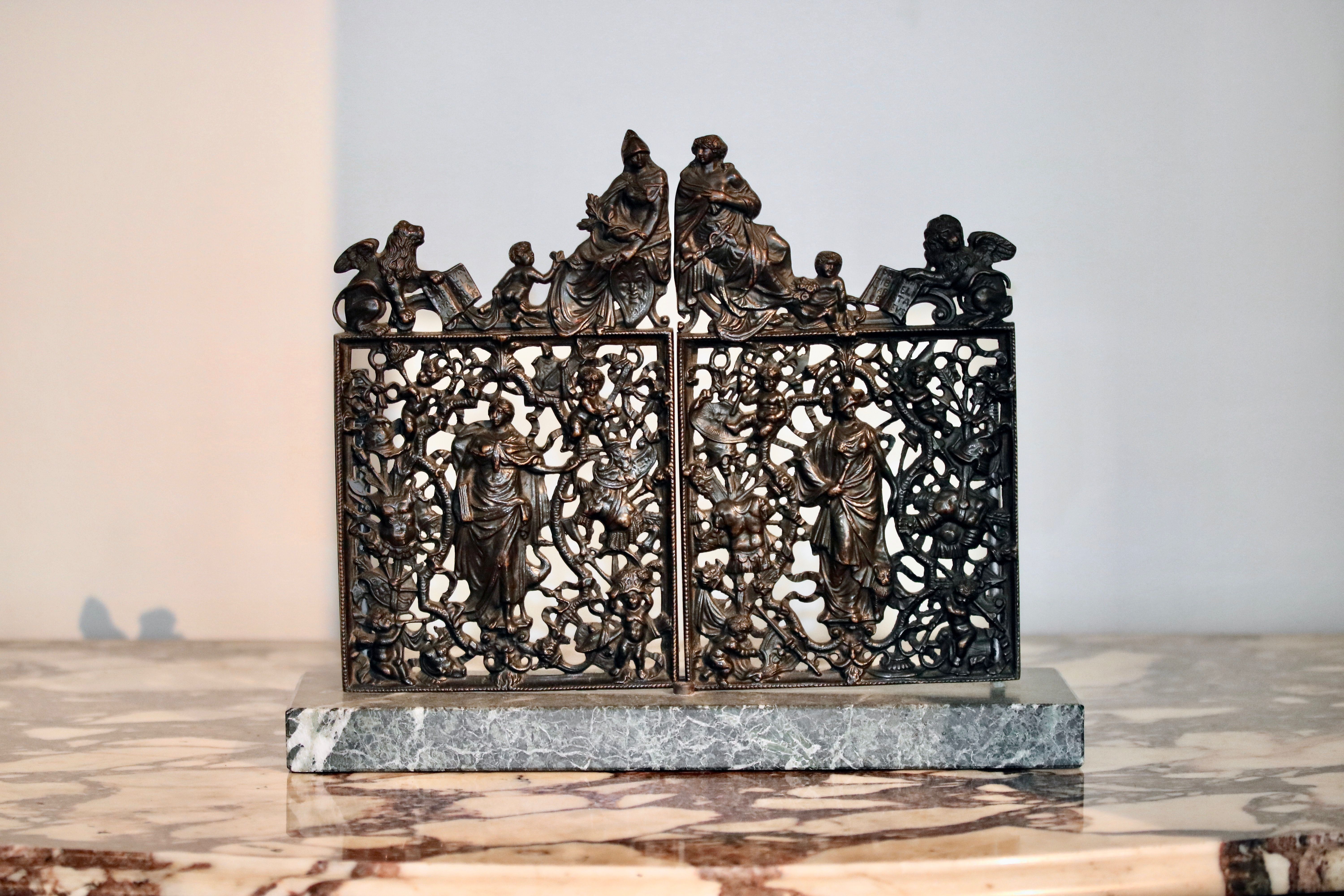 Ensemble de deux grilles en bronze représentant les portes miniatures de la Loggetta de Sansovino à Venise