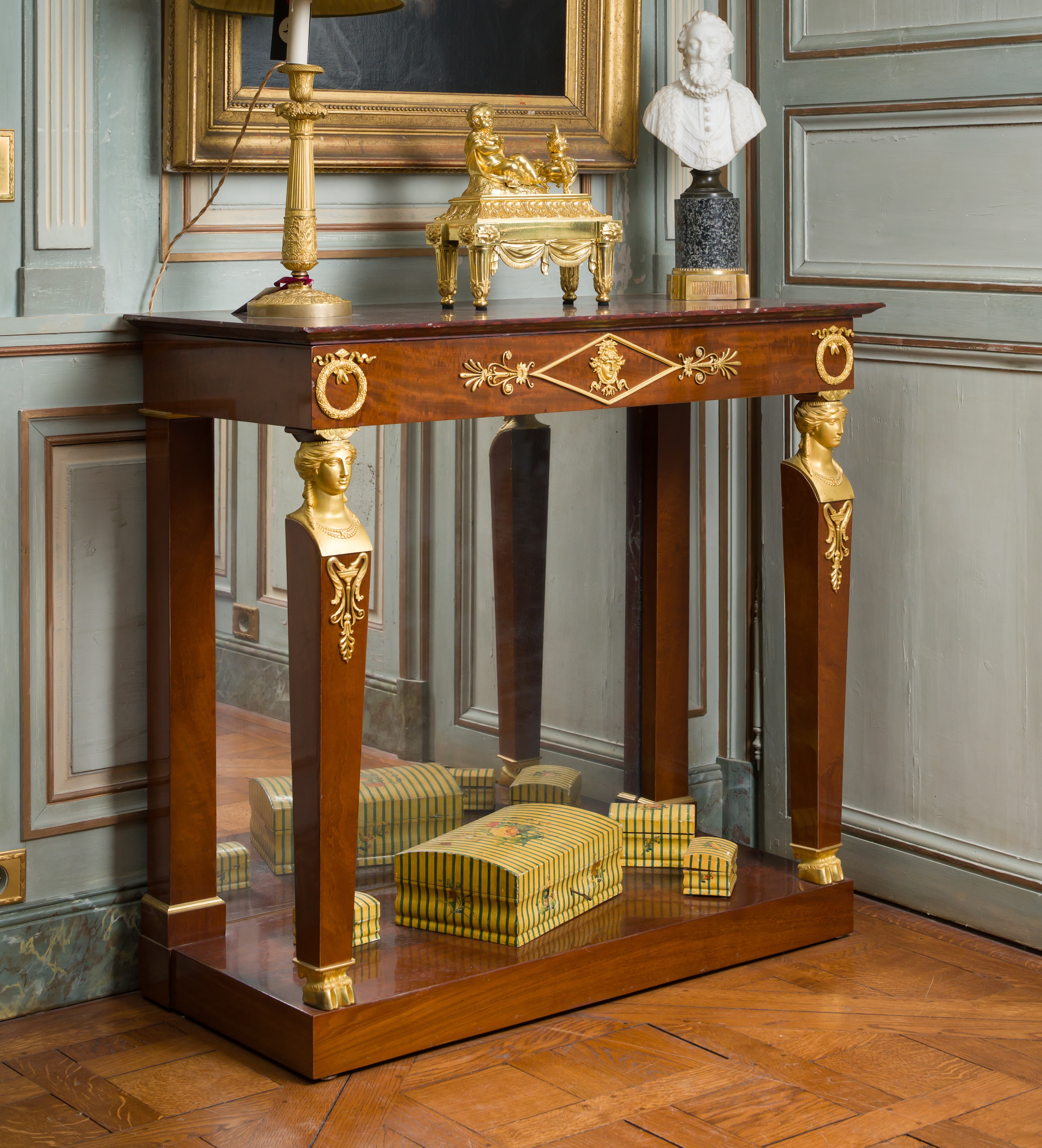 Paire de tables consoles en acajou estampillée Bernard Molitor