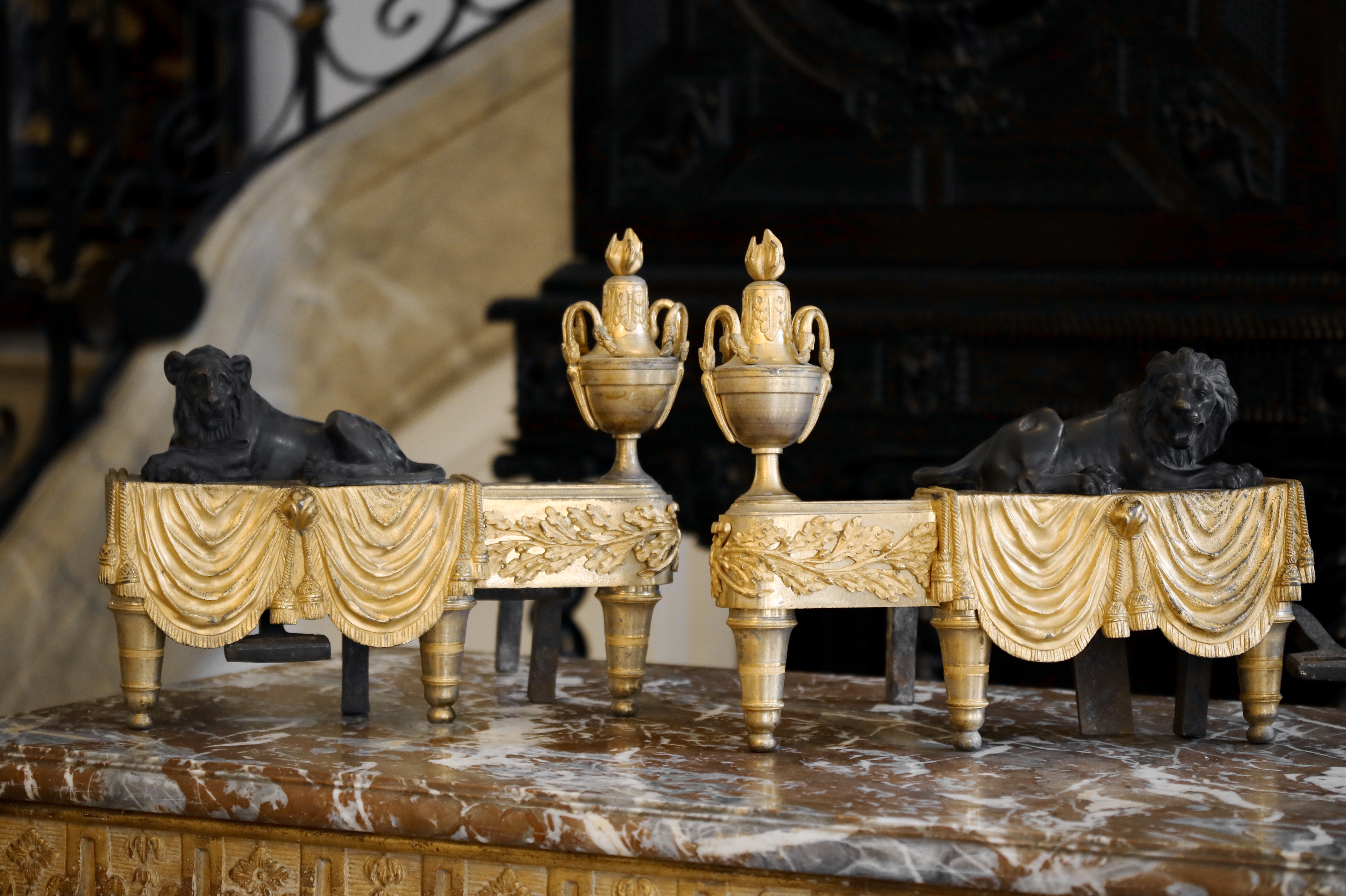 Paire de chenets à la lionne et au lion couchés d’après Louis-Simon Boizot et Pierre-Philippe Thomire