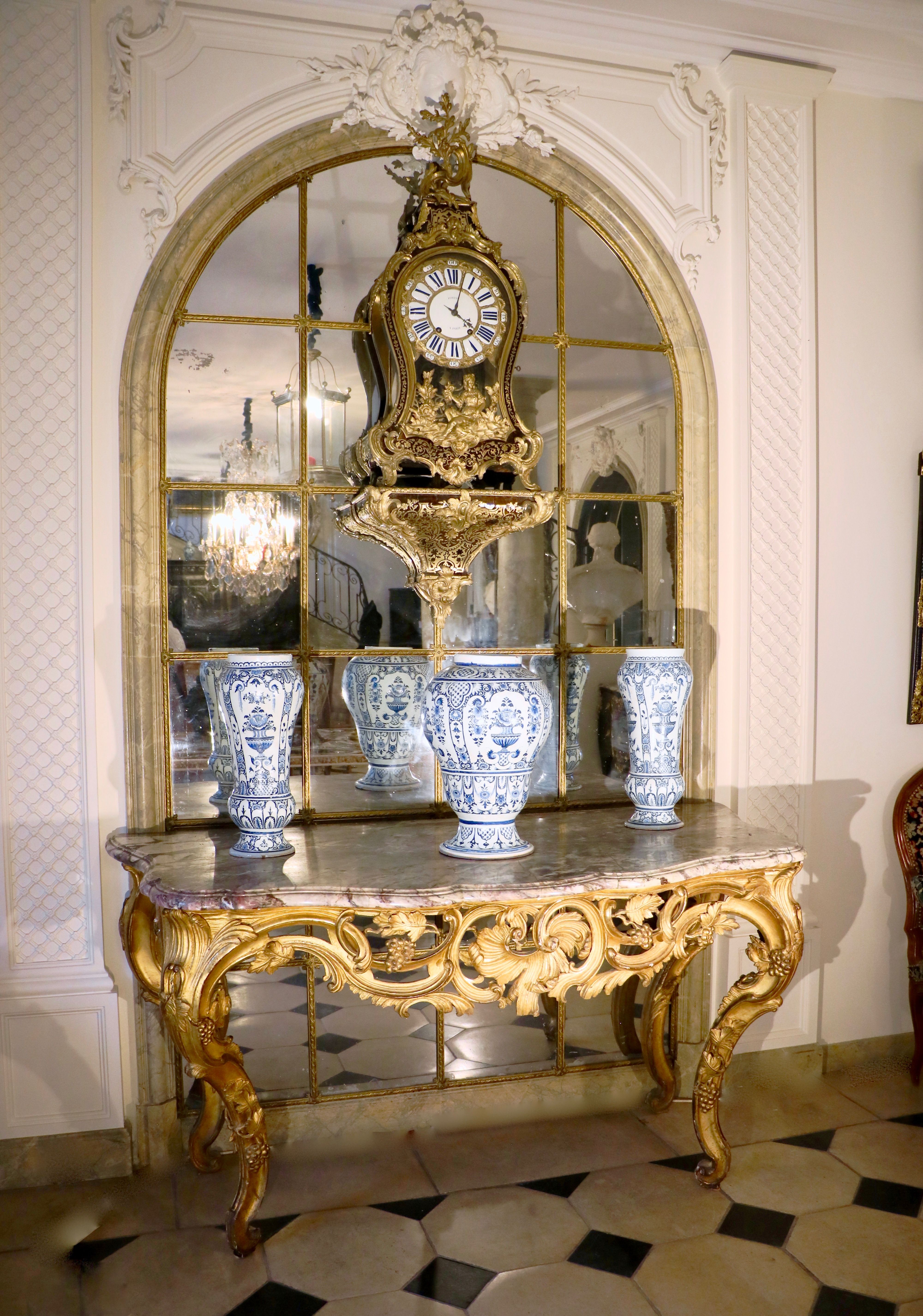 Grande console en bois doré