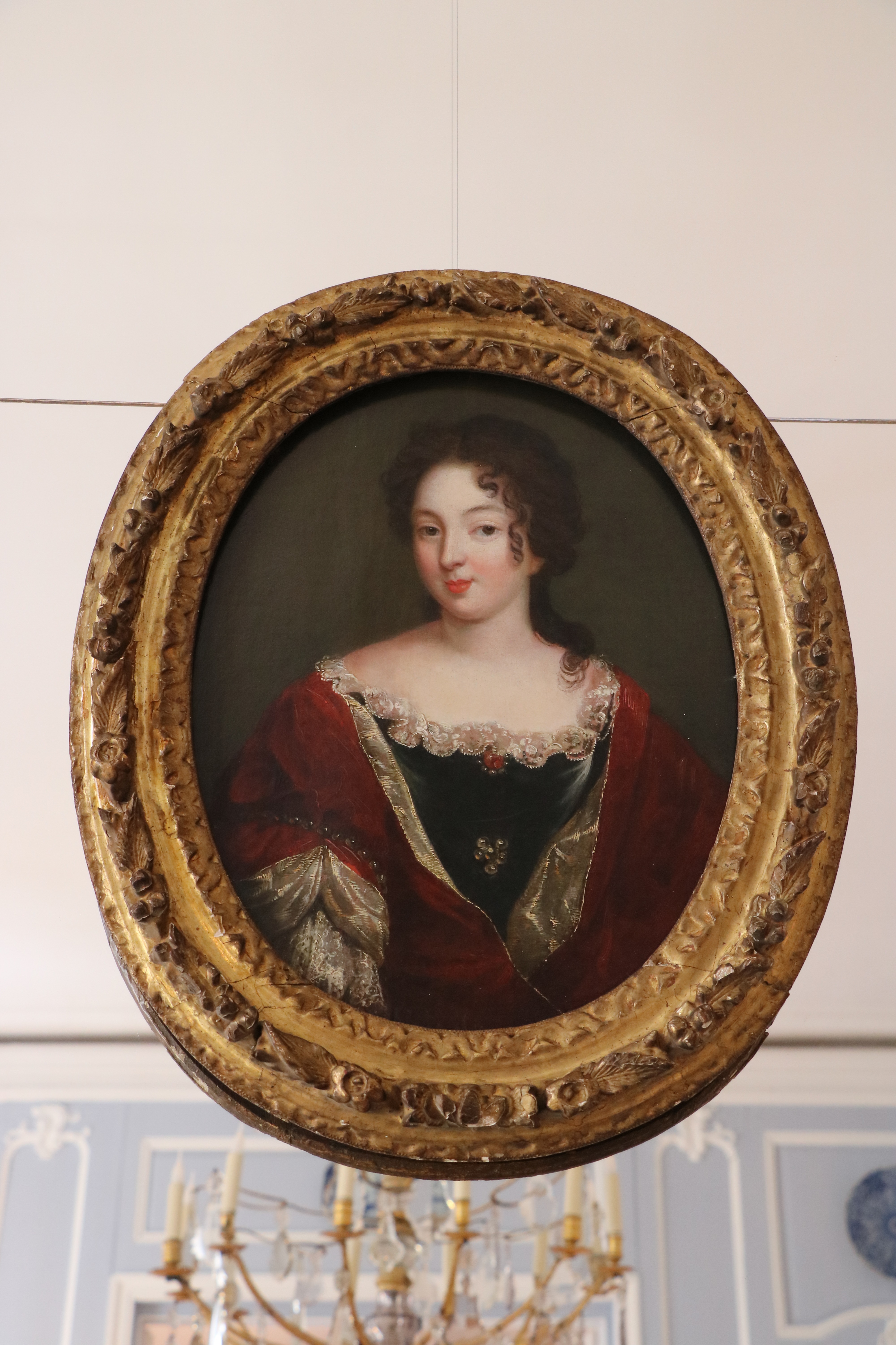 Portrait d'une jeune femme élégante dans le goût de Pierre Mignard