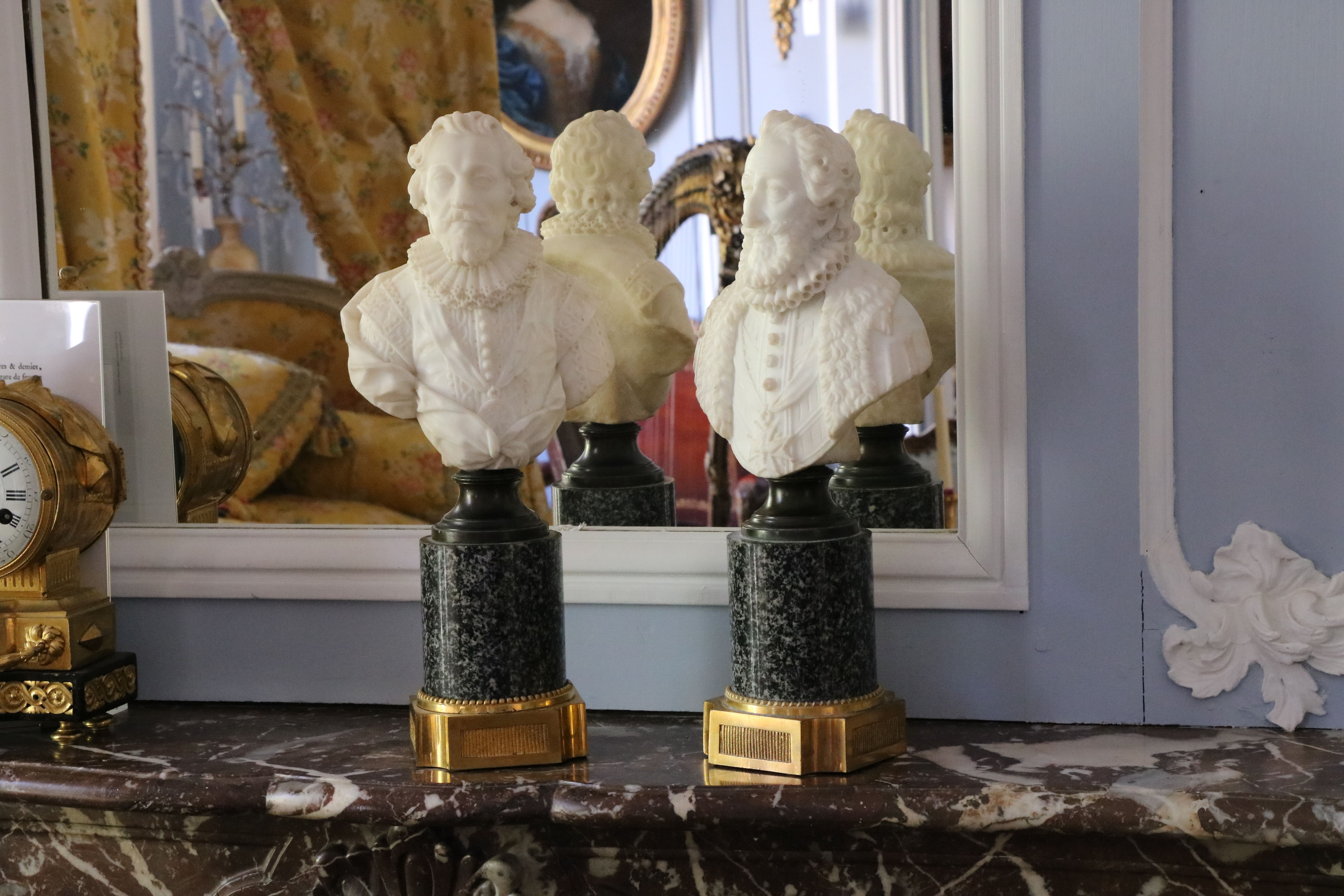 Paire de buste en marbre représentant James Ie et Henri IV