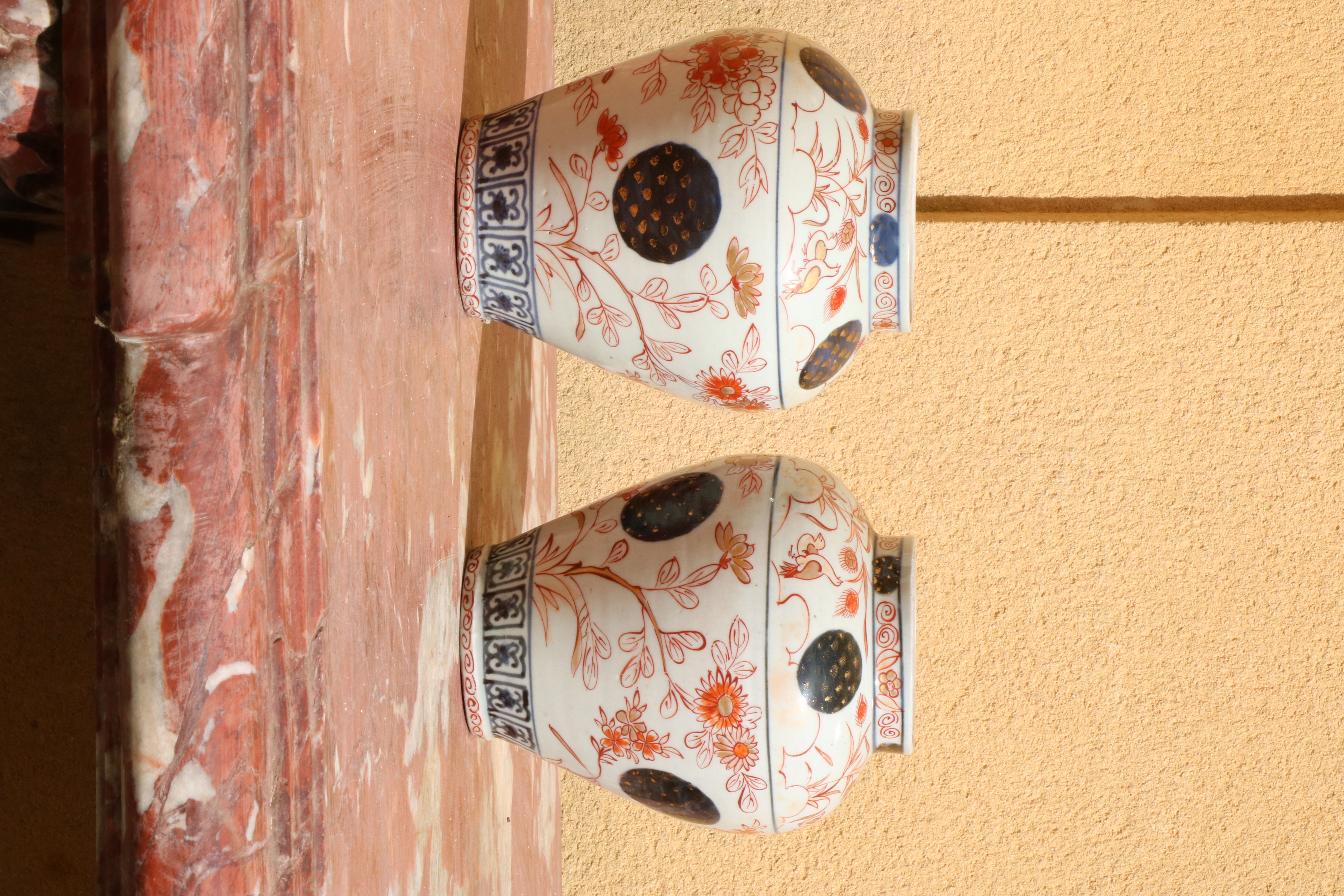 Paire de vases Imari japonais