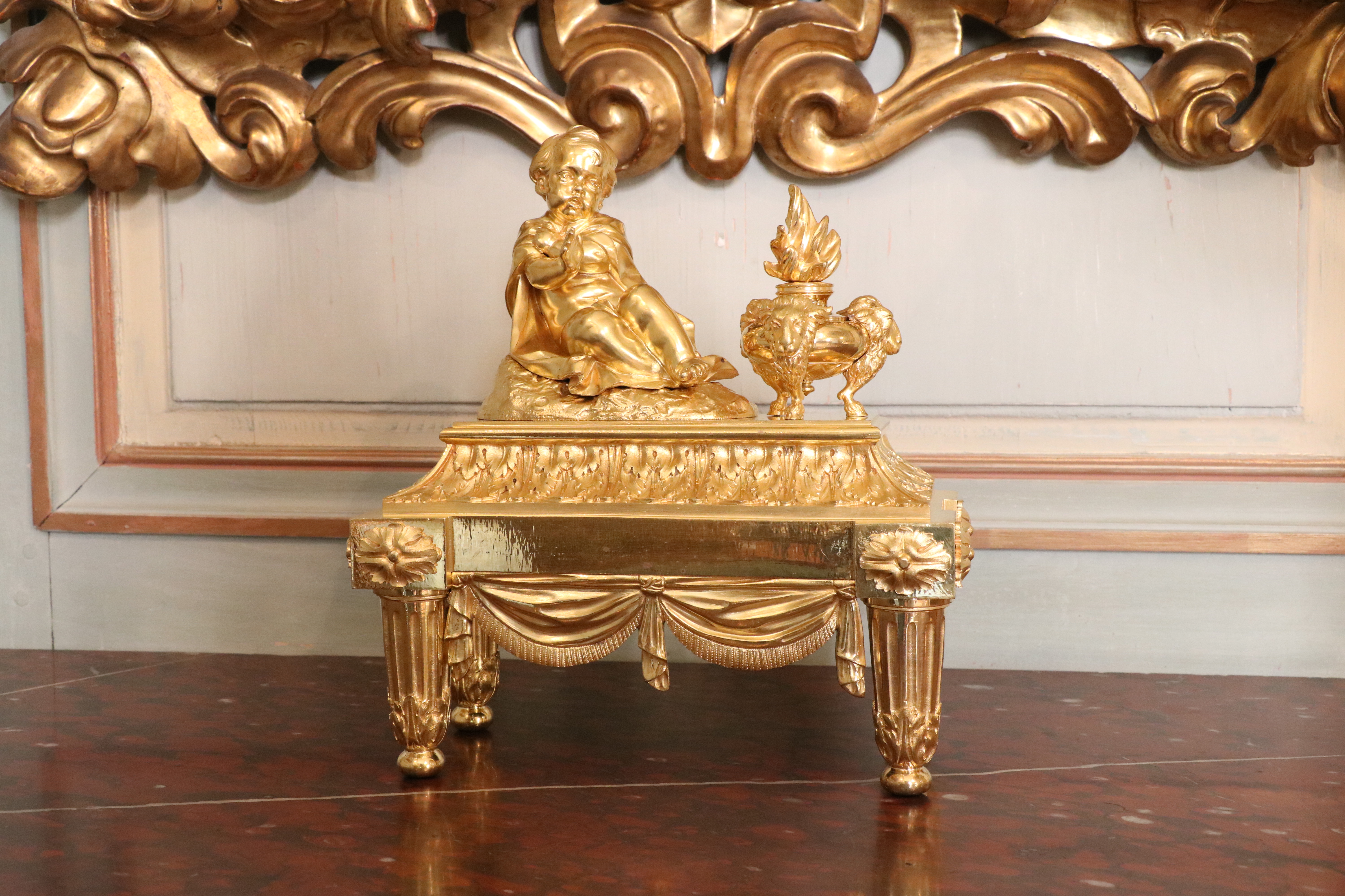 Paire de chenets Louis XVI en bronze doré 