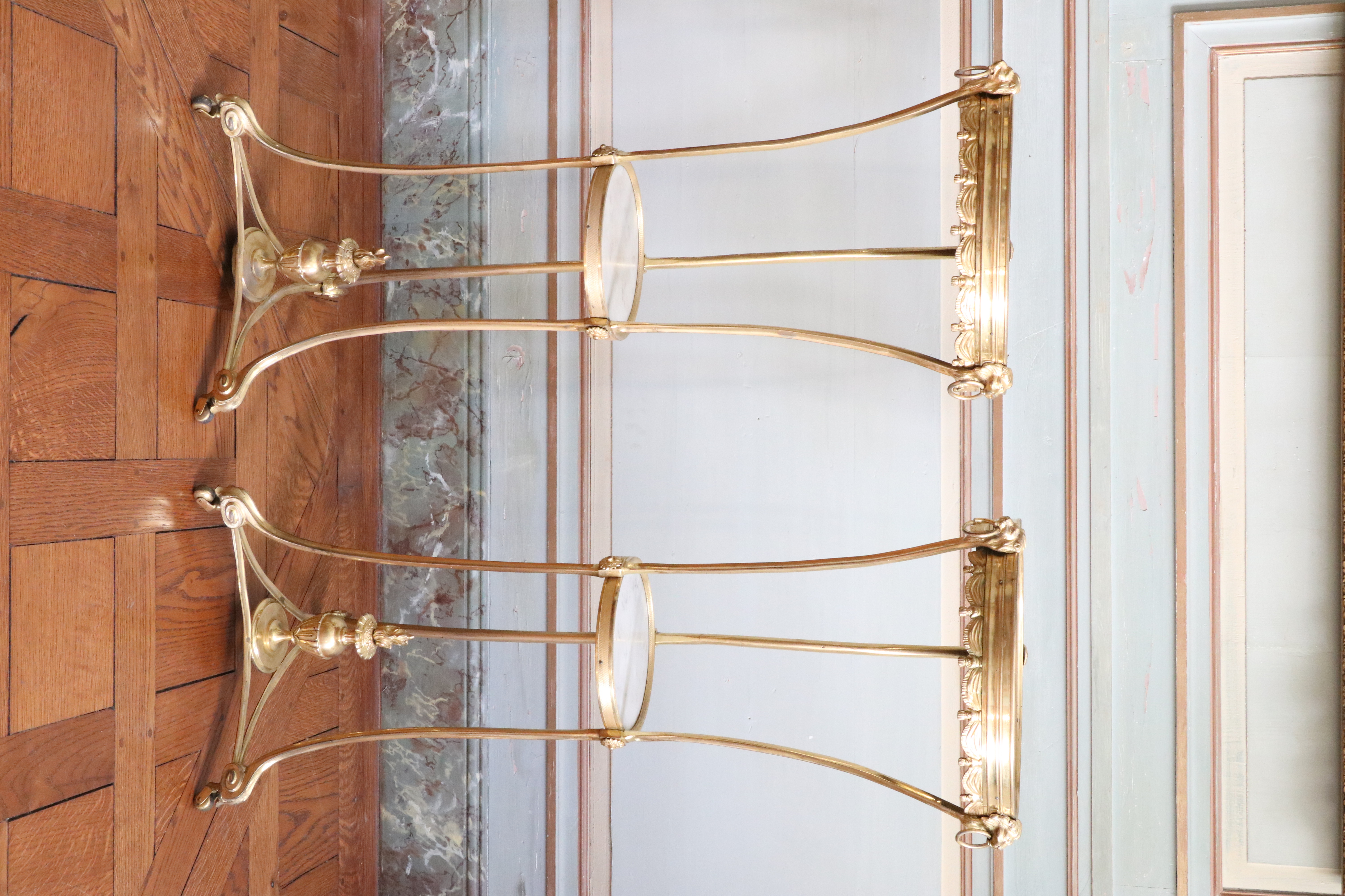 Paire de guéridons tripodes époque Louis XVI