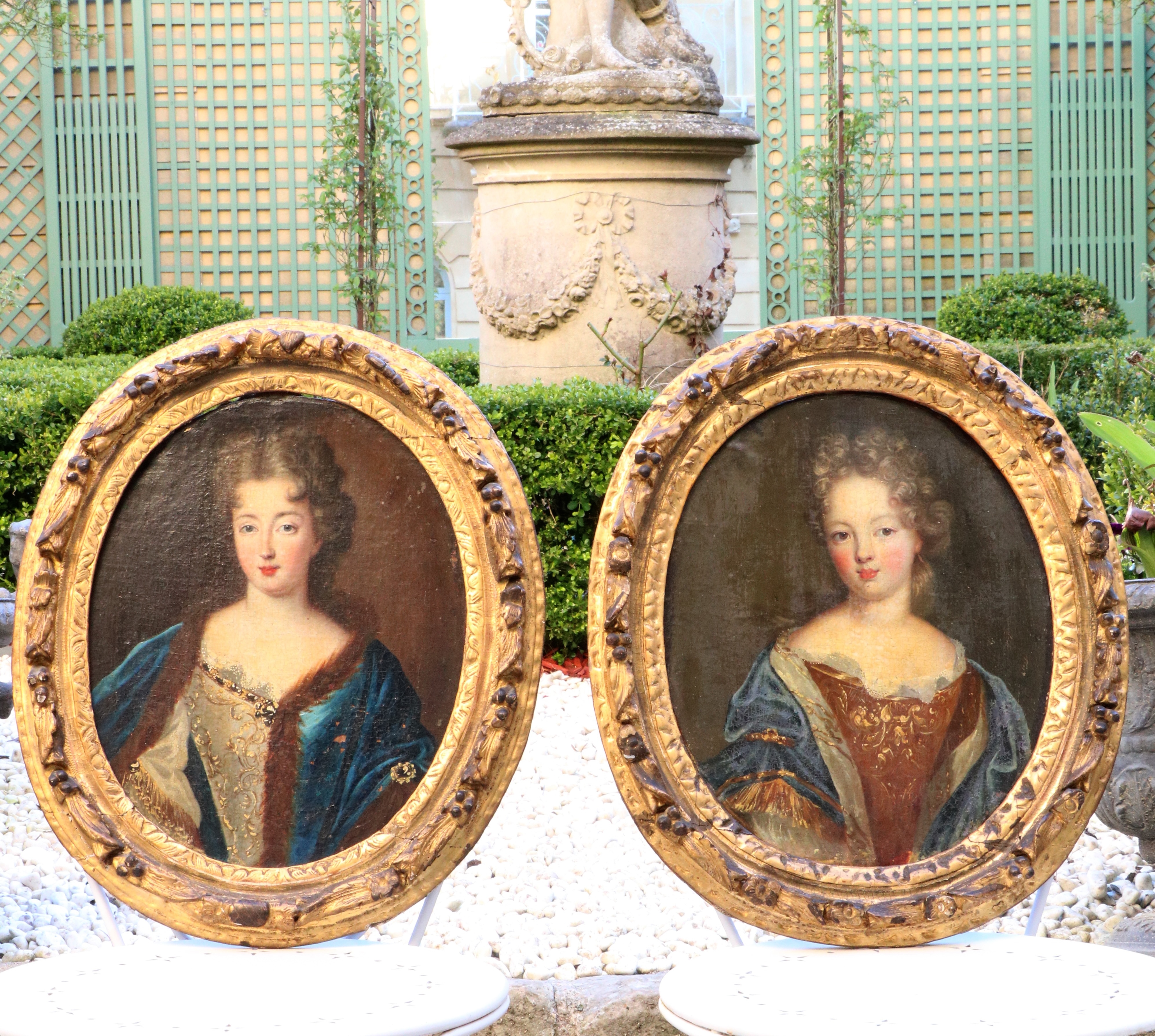 Paire de portraits de dames de qualité d’époque Louis XIV