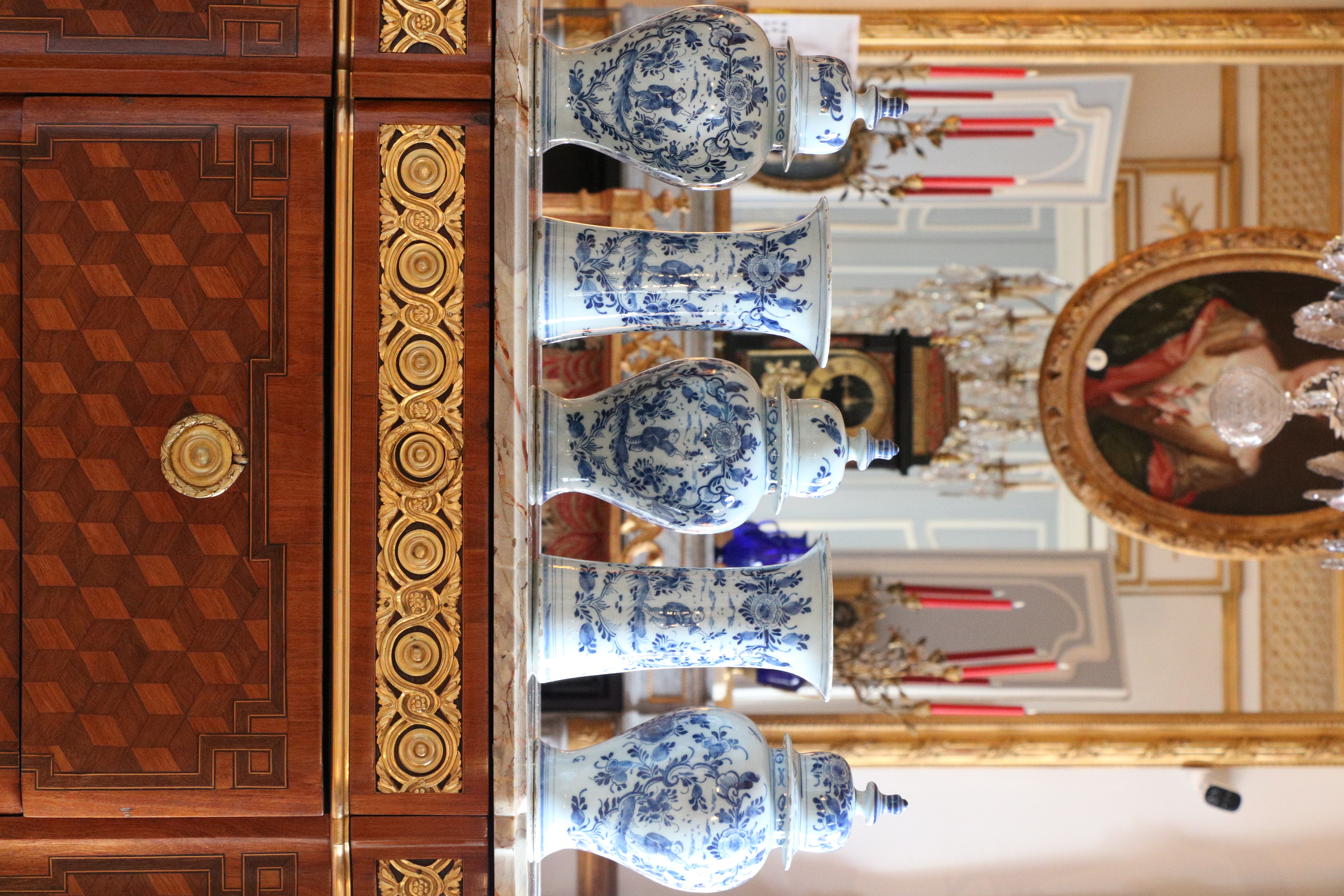 Garniture Delft du XVIIIe siècle